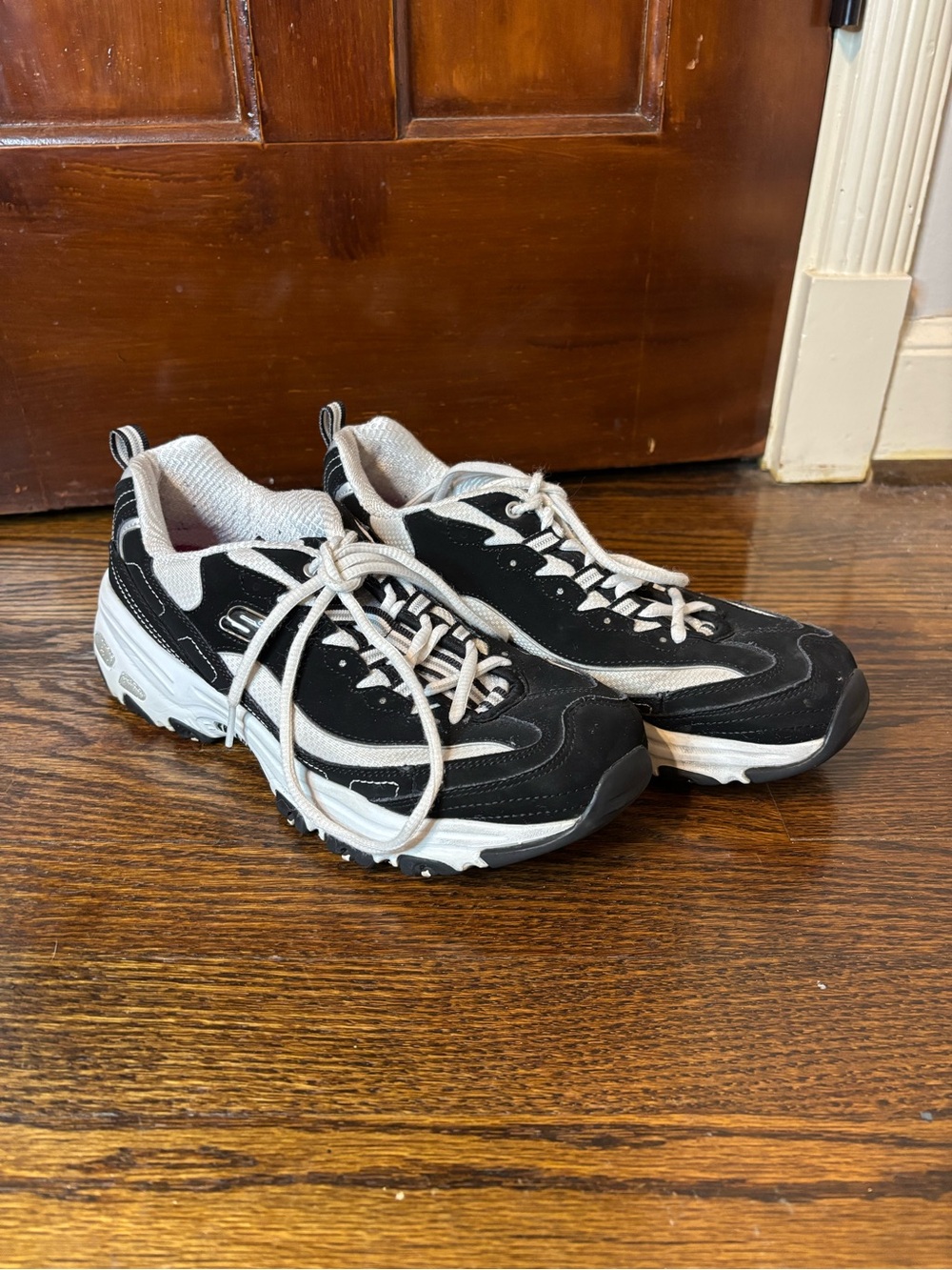 Sketchers y2k retro sneakers black and white (D’Lites Sketchers)